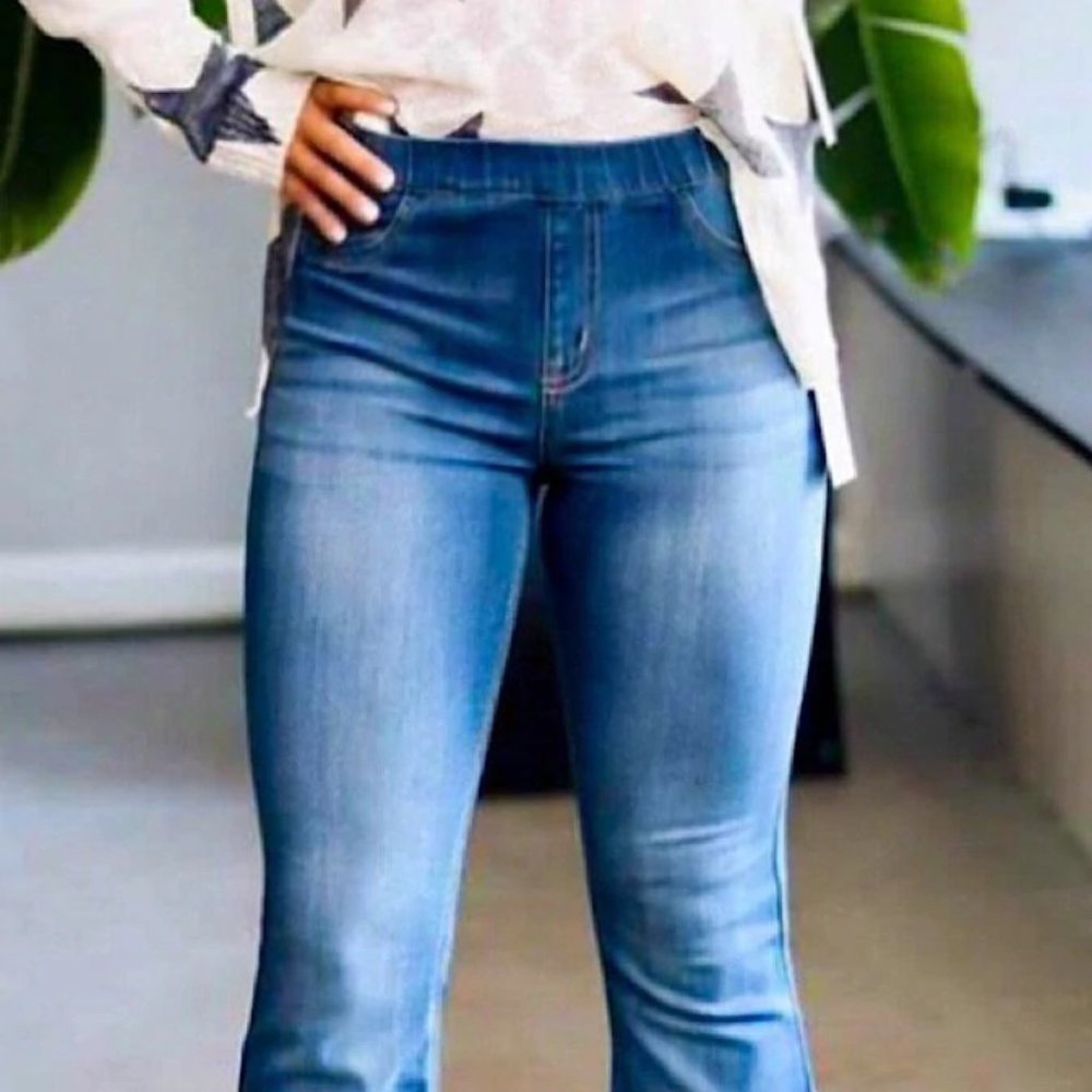 CELLO Jeans Medium Wash Flared Jegging Pull-On